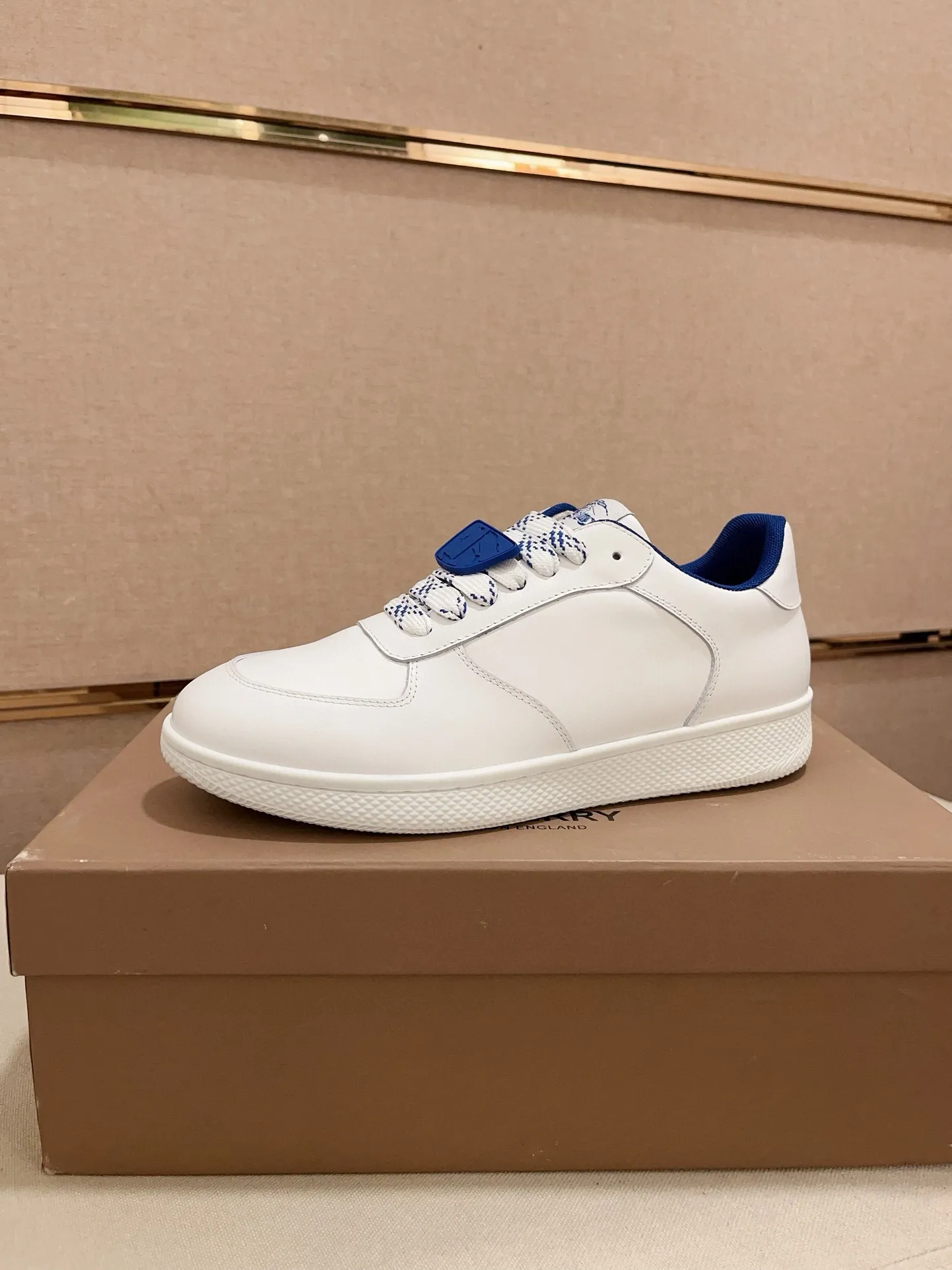 Men's shoes 💰: 560💰🇮🇹🇮🇹The counters are synchronized with Burberry's top purchasing agents🔍🔍Synchronized sales. Positive code number: 38-44. Italian imported cowhide, fully imported sheepskin lining, sole: original sole provided by the original factory, exclusive movable molded sole, super comfortable, original factory follow-up order, 🔍🔍high quality, you can enter and leave the counter at will, welcome to compare (45 yuan for customization, no return or exchange)